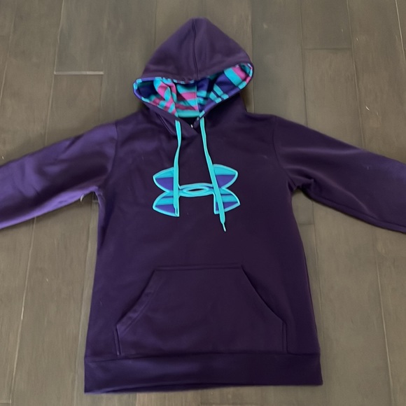 Womens size small and extra small athletic top and sweater lot. - Picture 11 of 11